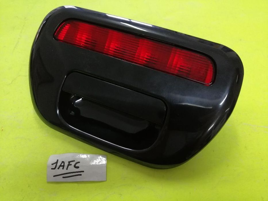 Farolim de 3º Stop e puxador mala Mitsubishi L200 KBT 2005-- NOVO