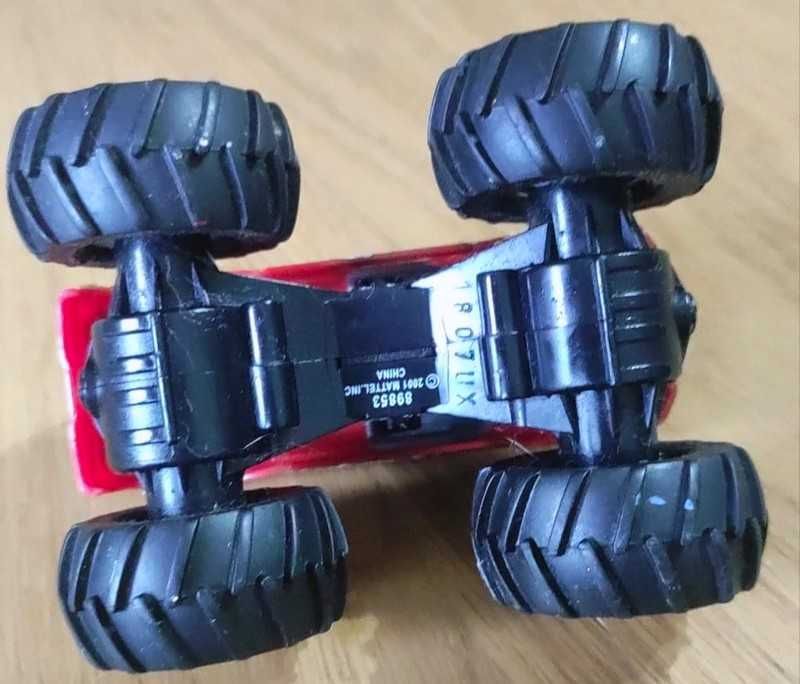 Carrinho Monster Truck “Iron Outlaw”