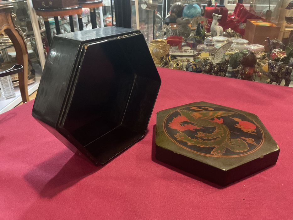 Caixa oriental lacada topo inlaid 11,5x06 cm octagonal