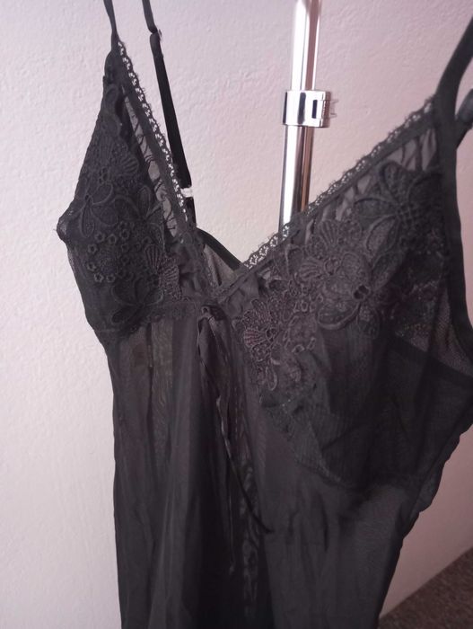 Śliczna, koronkowa koszula nocna