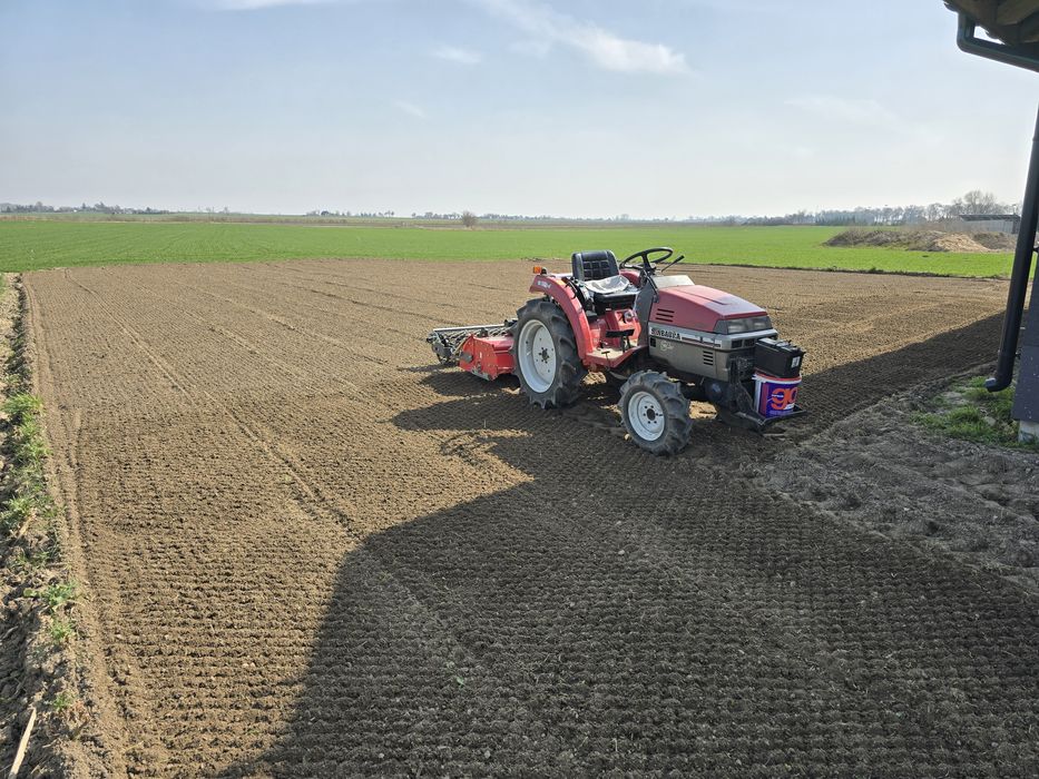 Glebogryzarka separacyjna i zwykła usługi.