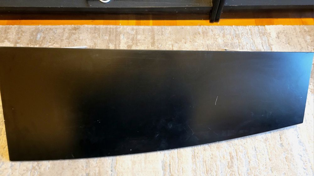 Półka wisząca że wspornikami czarna, łuk