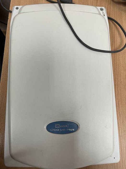Продам сканер  Mustek 1200UB Plus б/у