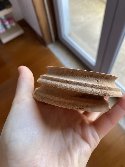 Bases de madeira claras e escuras redondas lisas grandes e pequenas