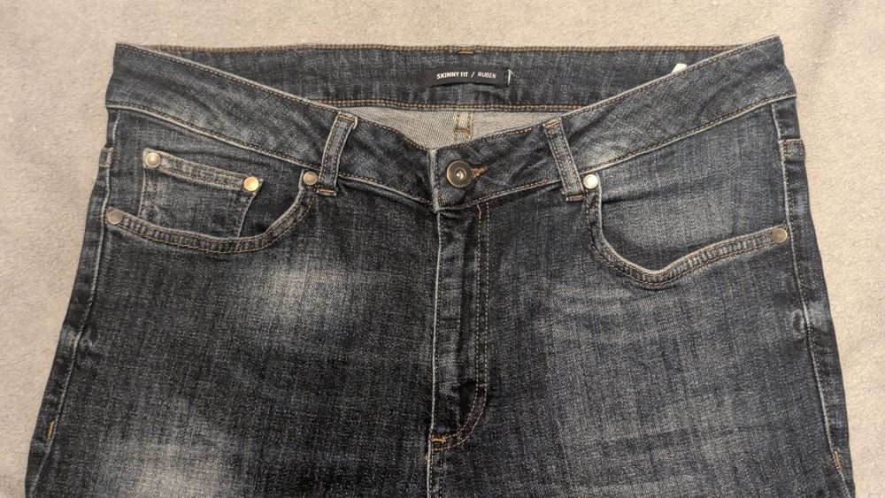 Spodnie jeansy dżinsy Pier One bawełna elastan dziura kolano 34/34