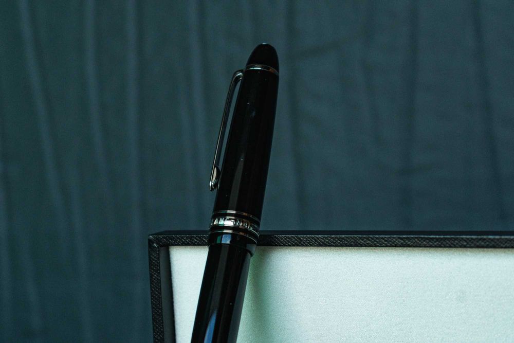 Caneta esferográfica Mont Blanc - NEGOCIÁVEL