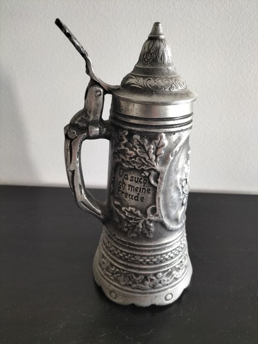 Caneca decorativa em estanho, Séc. XX