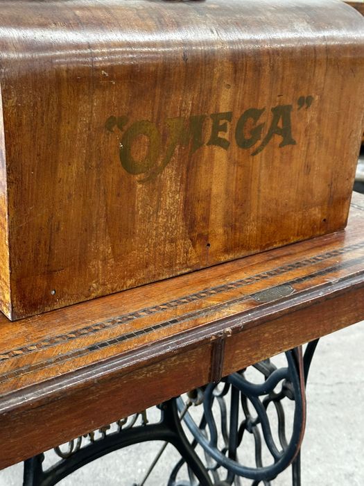 Antiga Máquina de Costura Omega / Merritt