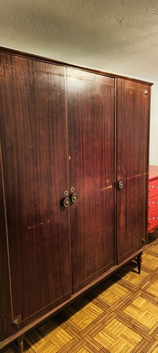 Roupeiro 3 portas em madeira