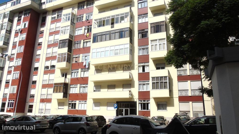 Apartamento T2 em Oeiras com Varanda