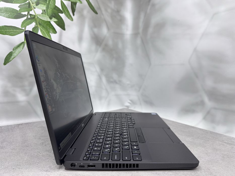 Ноутбук Dell Latitude 5500/i5-8265U/16GB/SSD NVMe 512/Full HD IPS