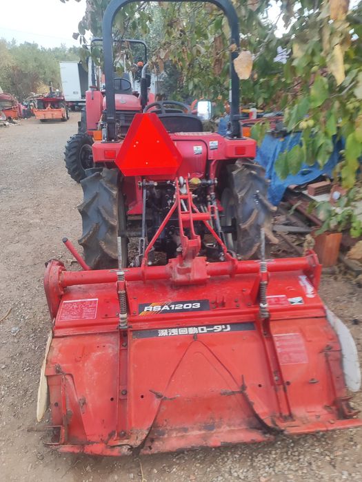 Tratores Kubota 26cv e Mitsubishi 18cv