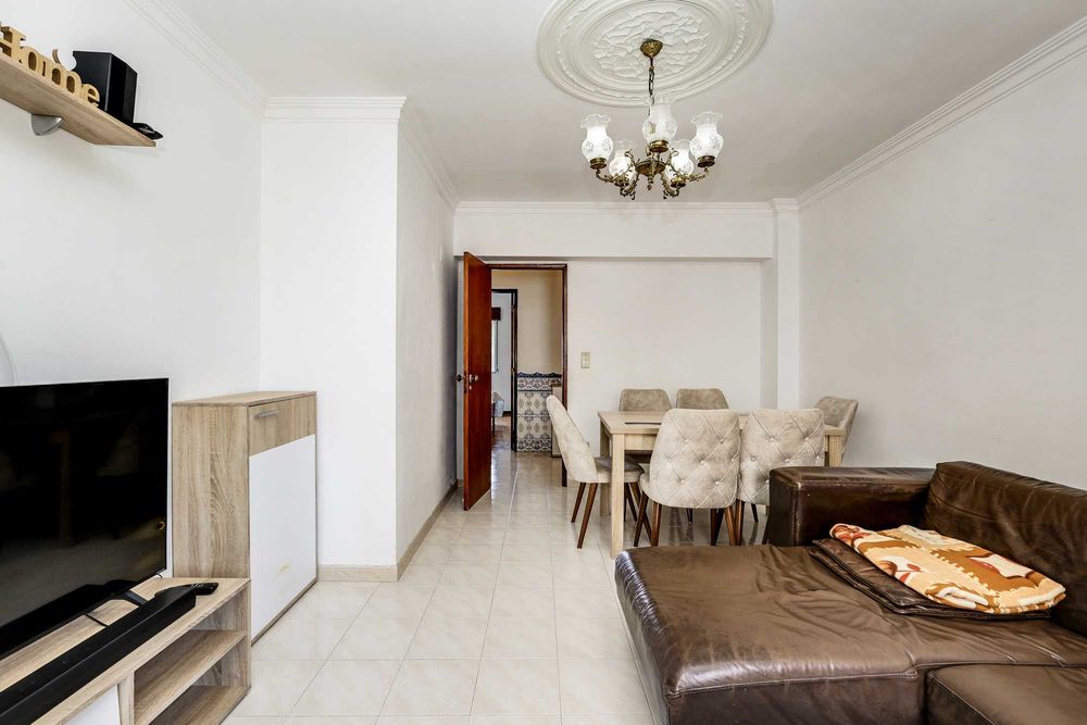 APARTAMENTO T3 VENDA NO CARREGADO PERTO DO OUTLET SHOPPING CAMPERA