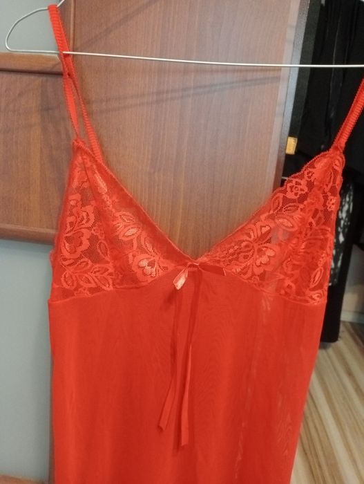 Czerwona haleczka koszulka nocna z koronką