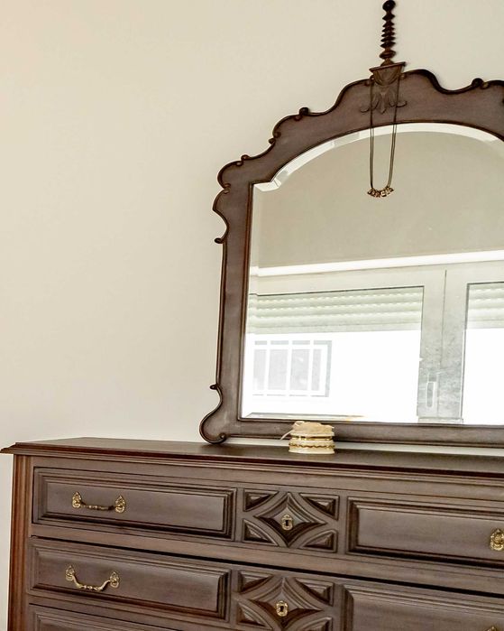 Mobília antiga em excelente estado de conservação