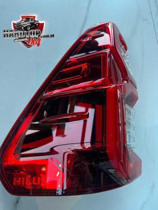 Lampa Oryginalna LEWA Tylna oświetlenie tył TOYOTA HILUX (2015+)