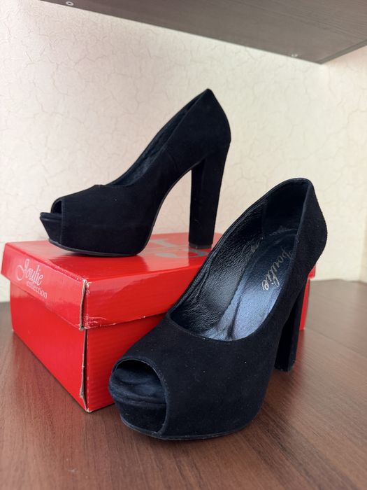 Туфлі на каблуку