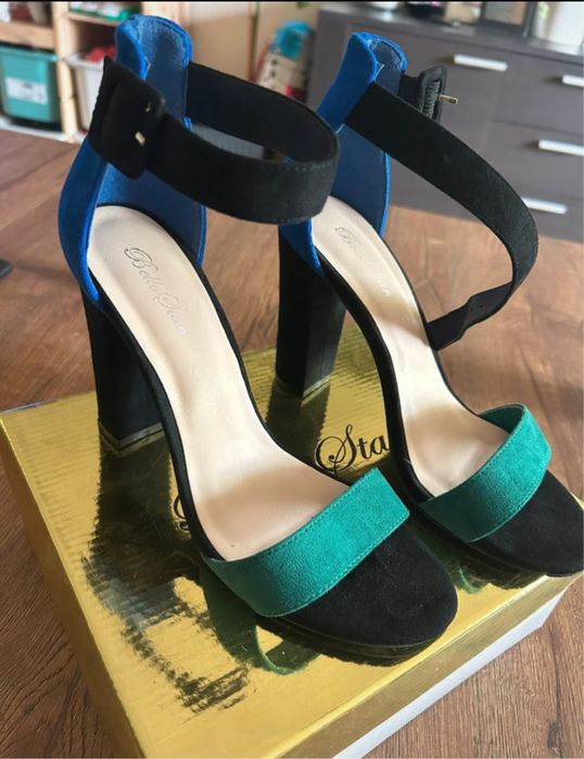 Sandałki na obcasie