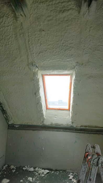 Piana PUR Izolacje Poddasza Dachy Natryskowe Wdmuchiwanie Celuloza