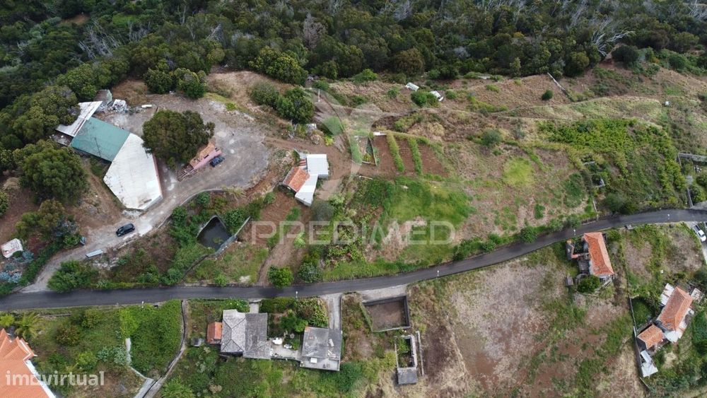 Terreno com 13.300m² em Santa Cruz – Vistas Panorâmicas de Mar e Serra