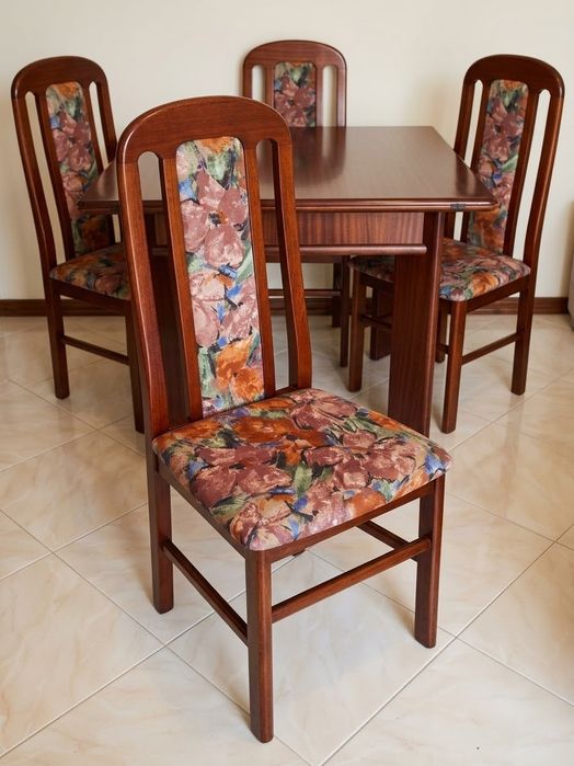 Conjunto mesa madeira maciça + 4 cadeiras