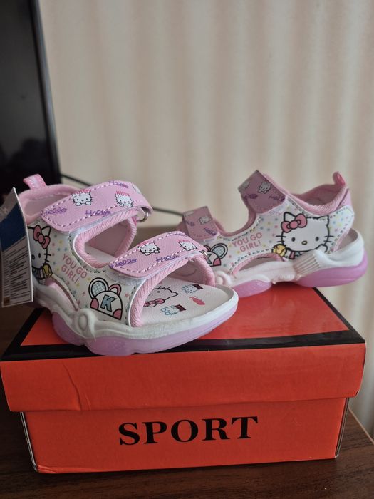 Босоніжки на дівчинку