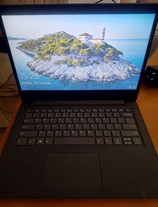 Laptop Lenovo V14-ADA
