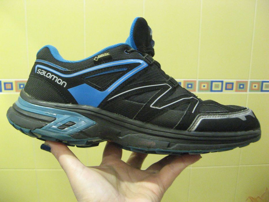 Кроссовки на мембране Gore-Tex 43.5