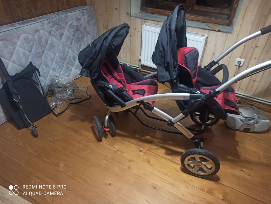 Продам детскую 2-местную коляску.