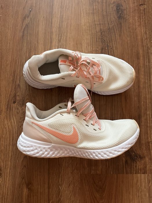 Жіночі кросівки для бігу nike wmns revolution жіночі кросівки 40
