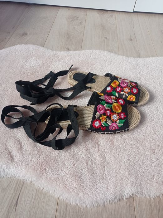 Espadryle wiązane Asos
