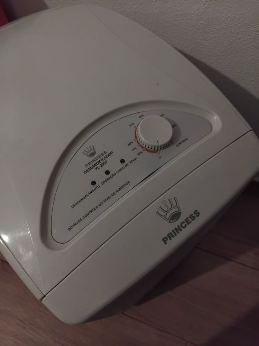 Desumidificador Princess YL-2007 – a funcionar bem
