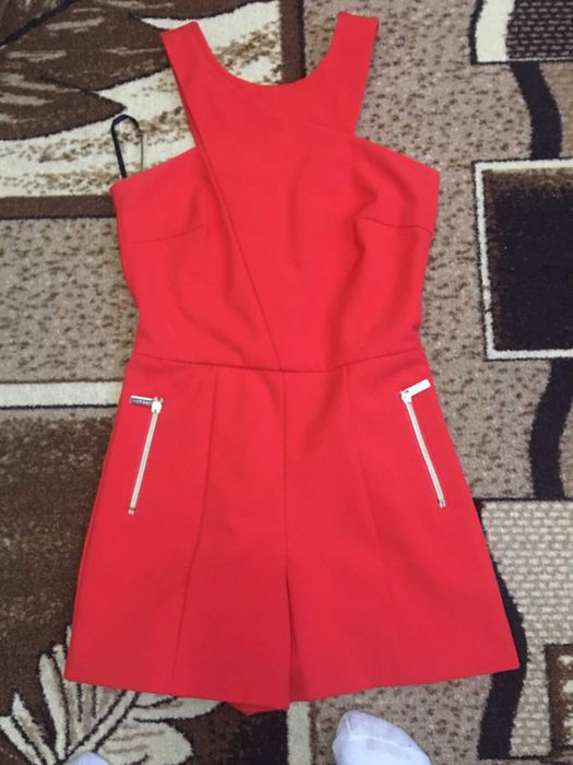 Новый красный комбинезон-38 размер