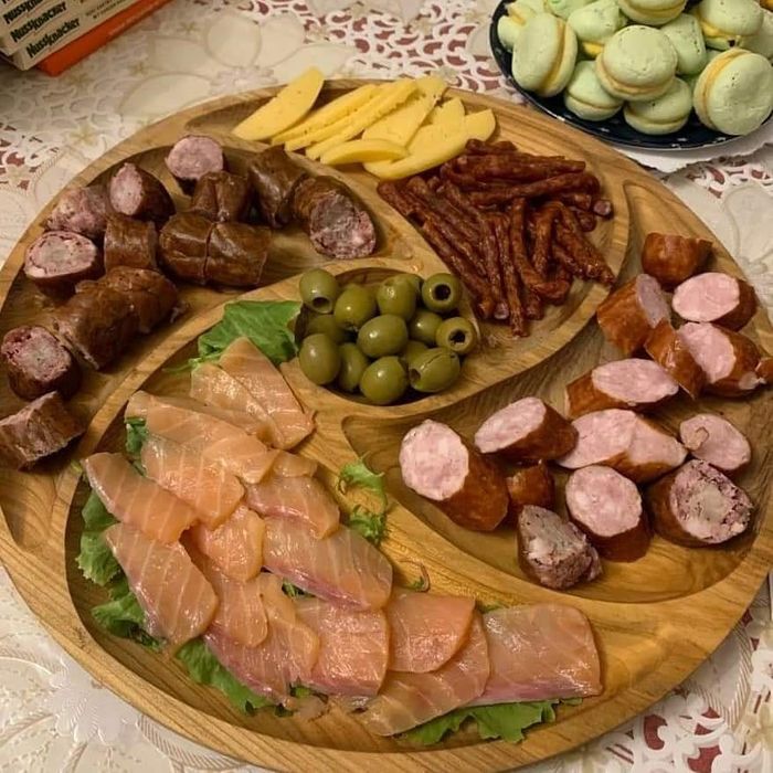 Менажниця з черешні. Тарілка дерев'яна