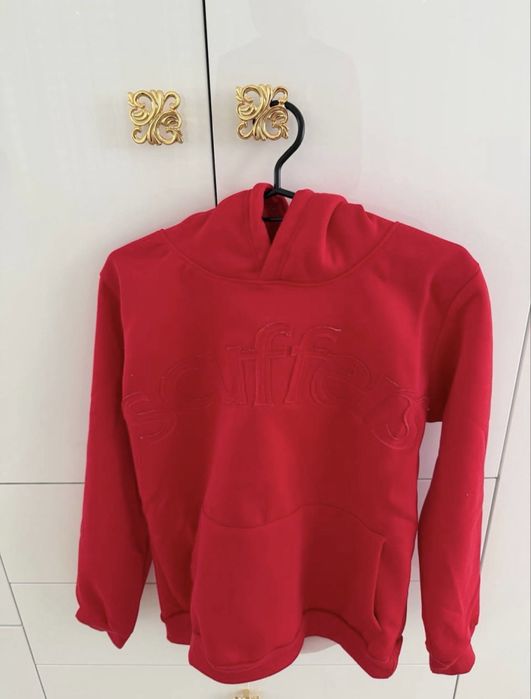 Червоне худі scuffers