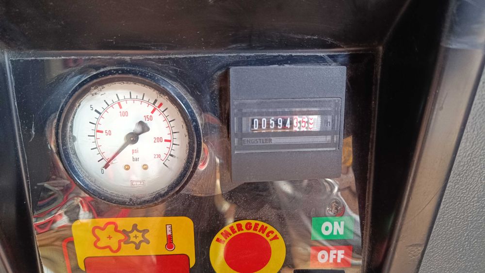 sprężarka śrubowa, kompresor 2140 l/min