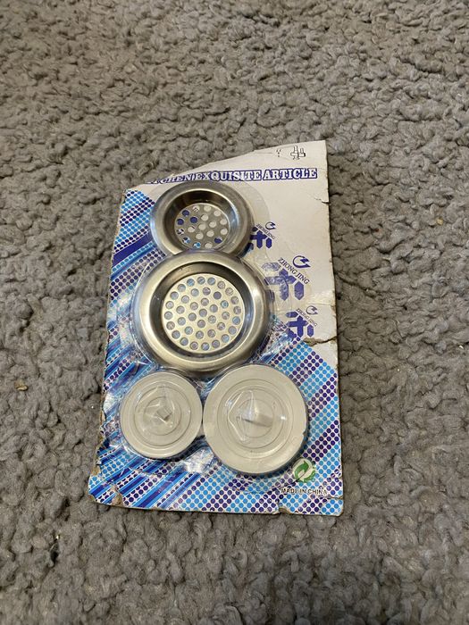 Набір ситечок та заглушок в раковину