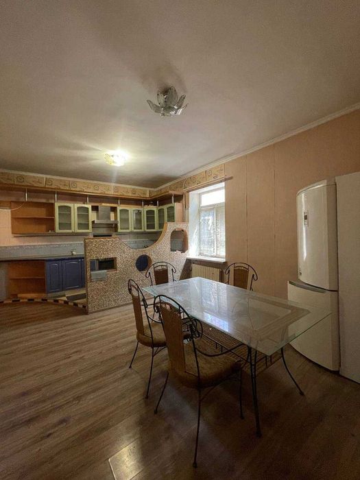 ПРОДАМ трикімнатну квартиру 91 м2 зі своїм окремим фасадним входом та підвалом у сталінці, Приморський район