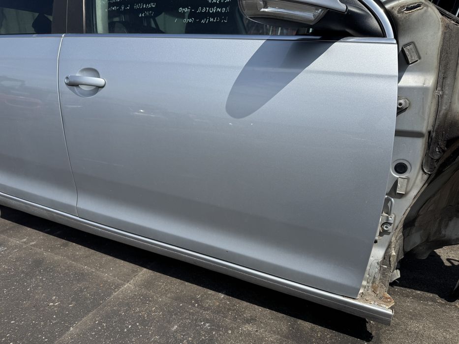 VW Golf V 5 kombi drzwi prawe przód przednie LA7W