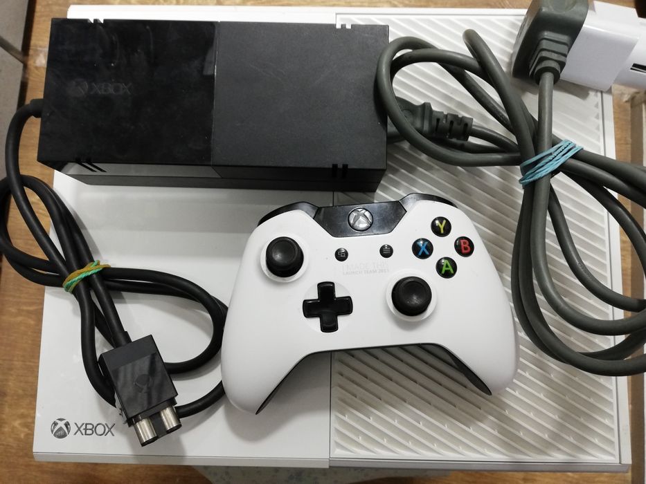 Приставка Xbox One (Mode 1540)
