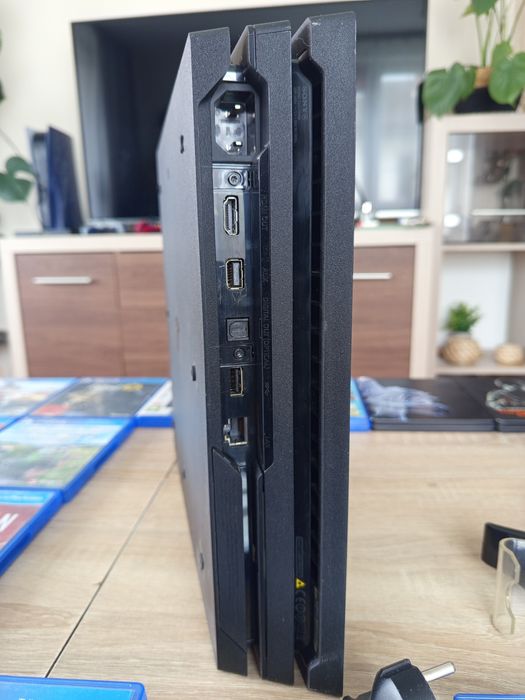 Konsola Sony PlayStation4 PRO 2 pady