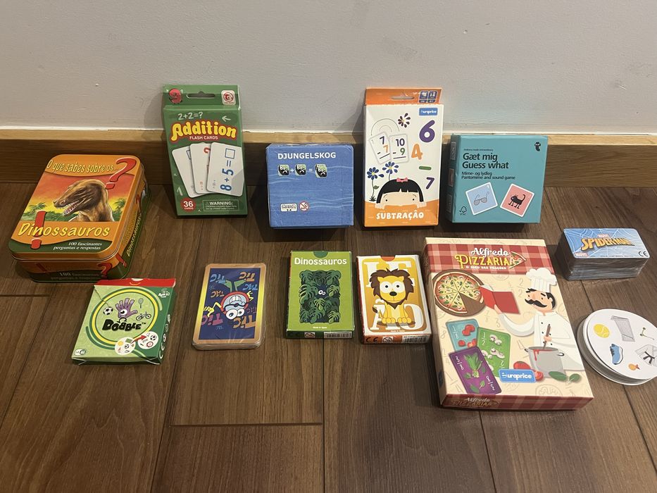 Vendo pack de cartas e jogos  ( criancas)