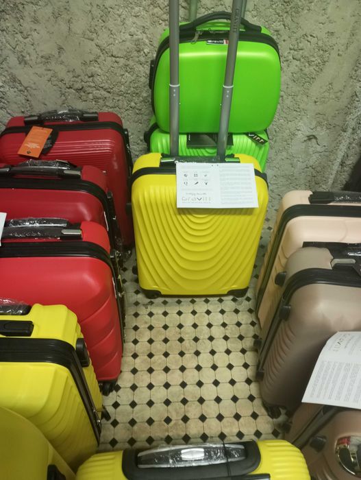 walizka mała kabinowa z abs na 4 kołach podróżna