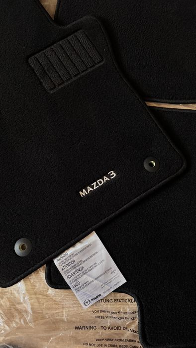 Нові оригінальні чорні велюрові коврики Mazda 3 седан