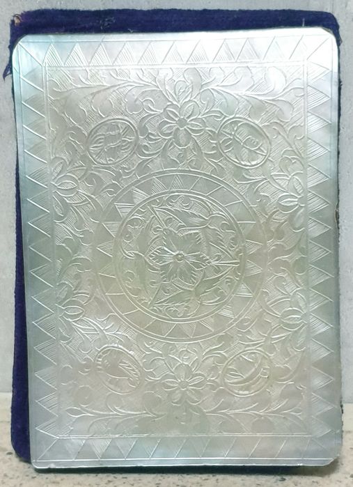 Fantastic antique notebook in mother-of-pearl with rich ornamental engravings