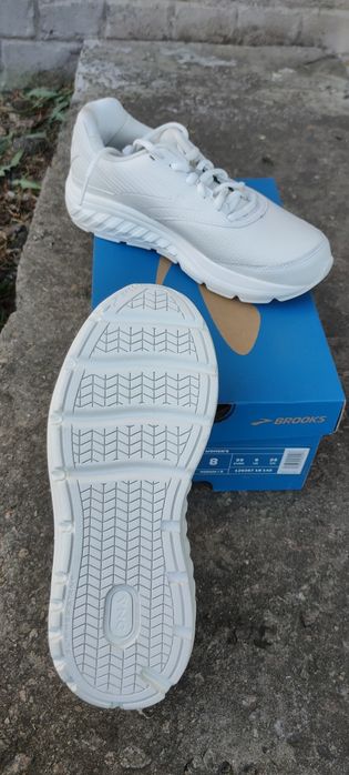 Кросівки жіночі BROOKS ADDICTION walker 2