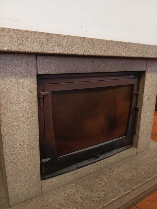 Fogão de sala com pedra