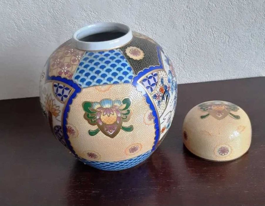 Ręcznie malowana urna chińska