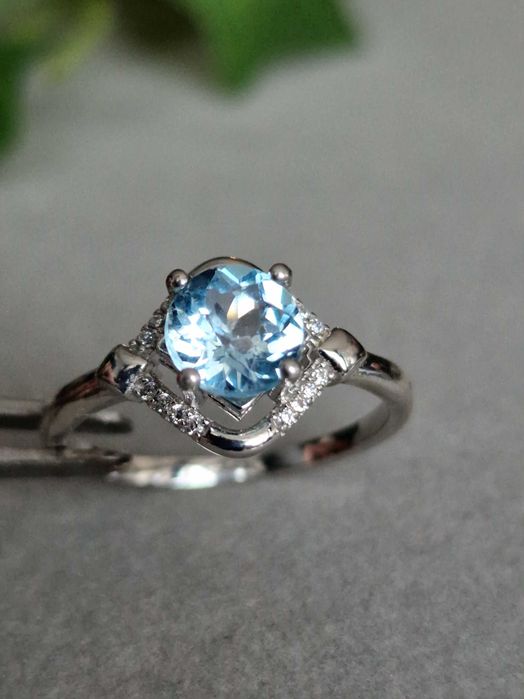 Pierscionek srebrny 925 Naturalny Sky Topaz r19 Rod