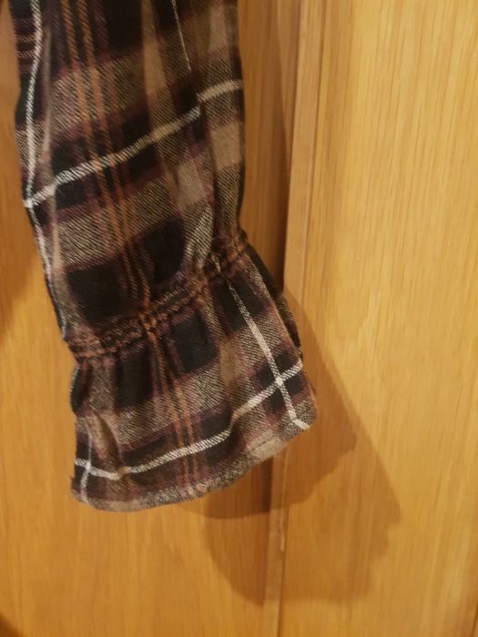 Vestido em xadrez com decote trespasse da Zara
